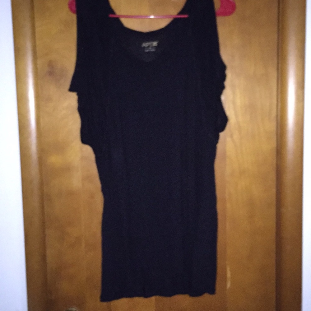Black Tee